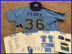 1983 Mariners Gaylord Perry Game Used & Signed Baseball Jersey and Hat MEARS 10