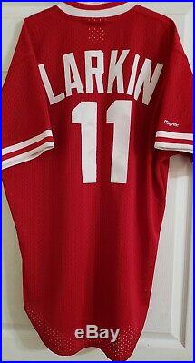 Cincinnati Reds Barry Larkin Game Used Worn Jersey HUNT LOA / LARKIN LOP