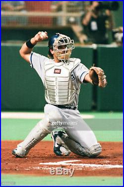 Mike Piazza 1997 Signed Game Used Worn Dodgers Catcher's Gear Psa Photo-match